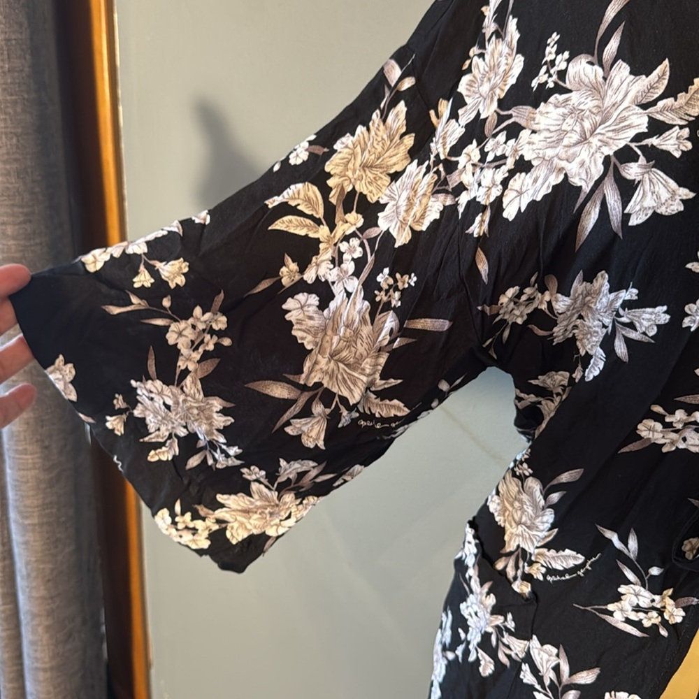 Spiritual Gangster Black And White floral kimono - Picture 3 of 5